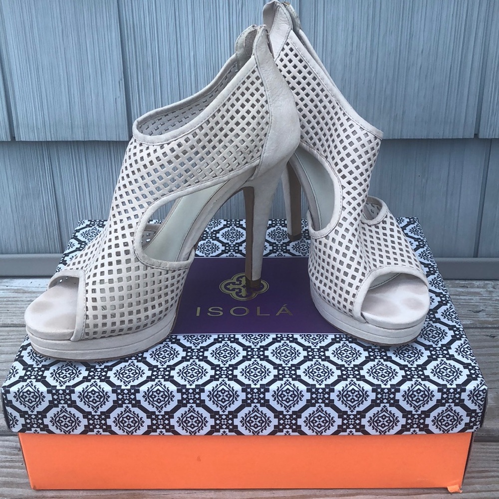 Isola Delmar Heels in Cream, Women’s S 8.5